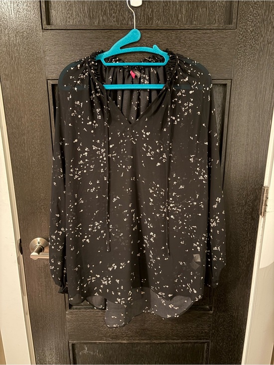 Vince Camuto Tops - Vince Camuto tie neck tunic blouse floral M